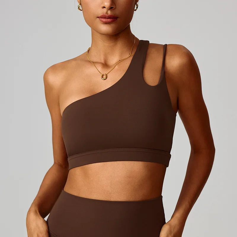 Brassière de sport asymétrique à dos ajouré avec coussinets