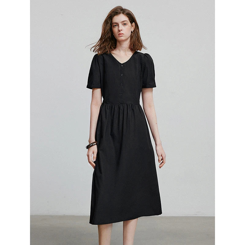 Elegant women's summer dress with a chic and feminine flowing cut
