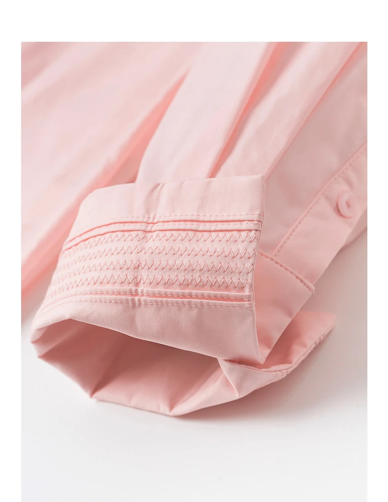 Plain women's shirt with pockets