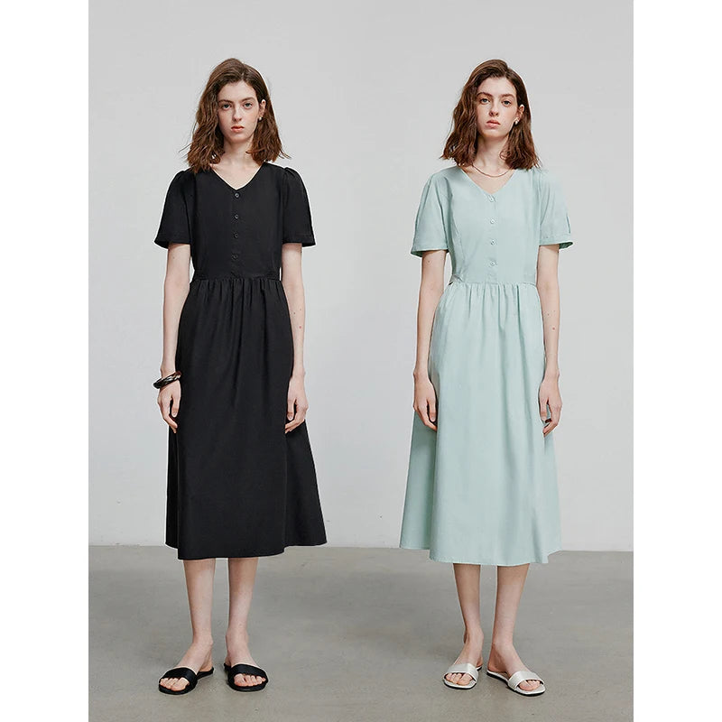 Elegant women's summer dress with a chic and feminine flowing cut