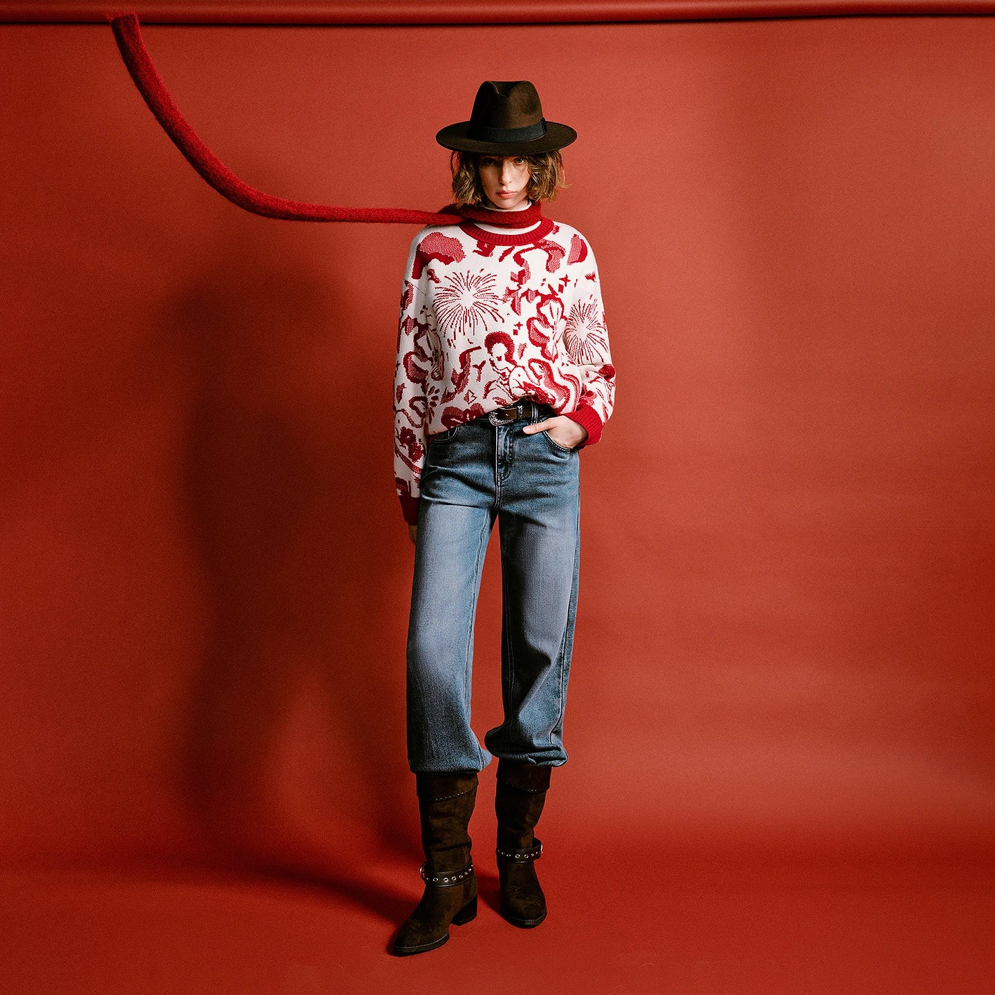 Pull Femme – Col Rond, Coupe Loose, Motif Artistique Année du Cheval