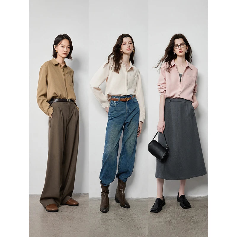 Women's long-sleeved shirt with classic collar and casual pockets
