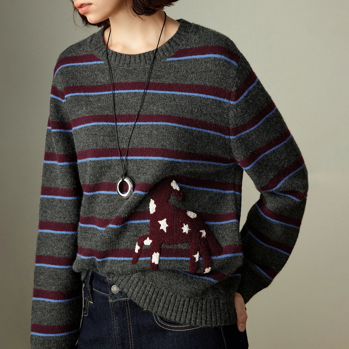 Pull Femme Vintage – Rayures & Broderie Étoile et Cheval, Col Rond