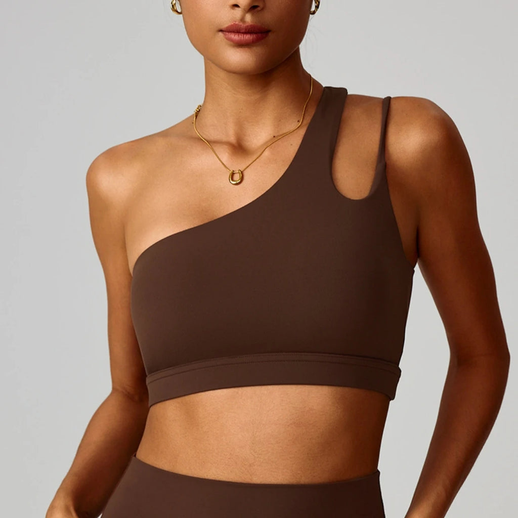 Brassière de sport asymétrique à dos ajouré avec coussinets