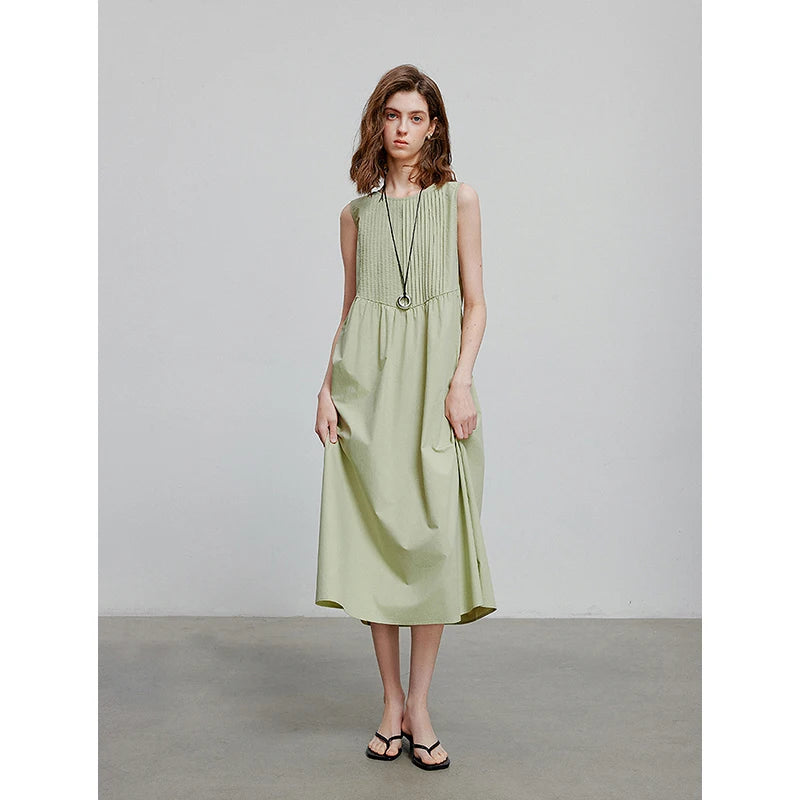 Elegant women's summer dress with a chic and modern flowing cut