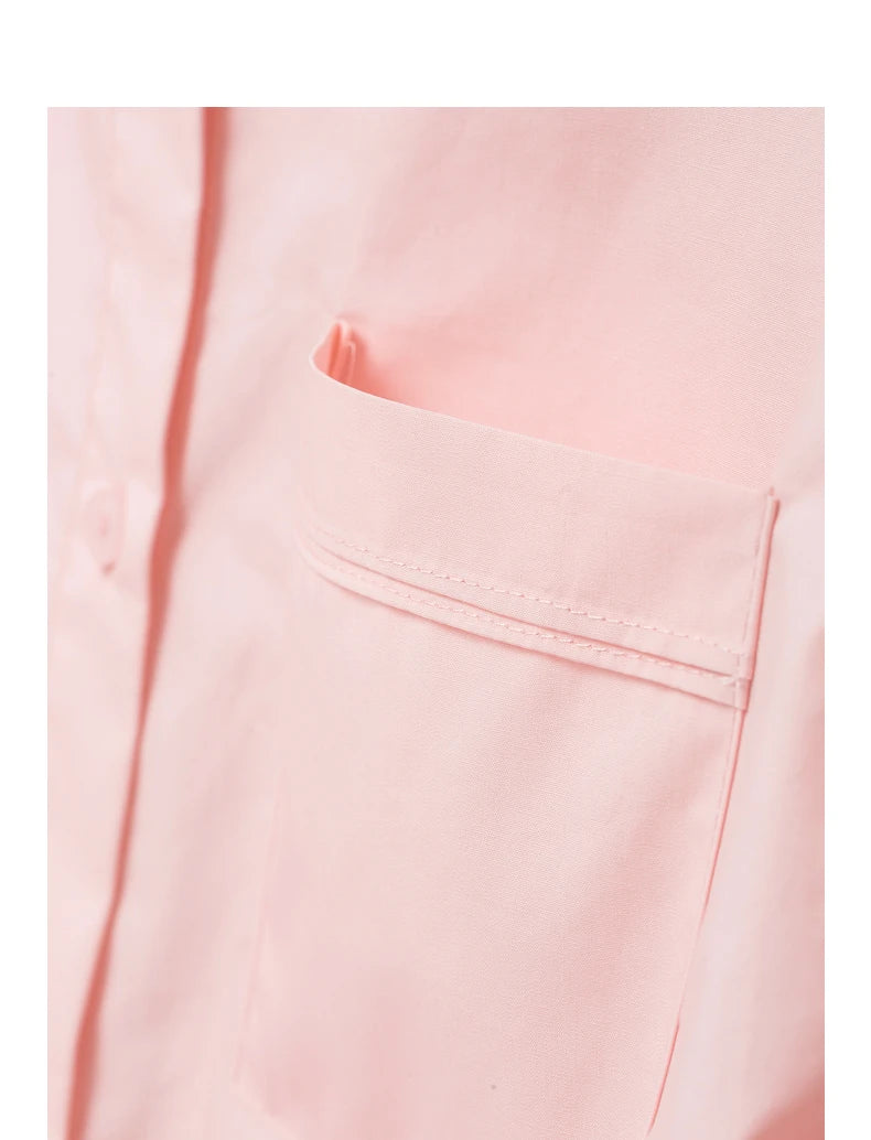 Plain women's shirt with pockets