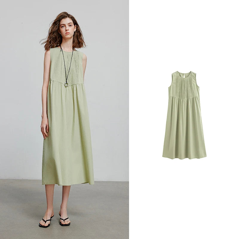 Elegant women's summer dress with a chic and modern flowing cut