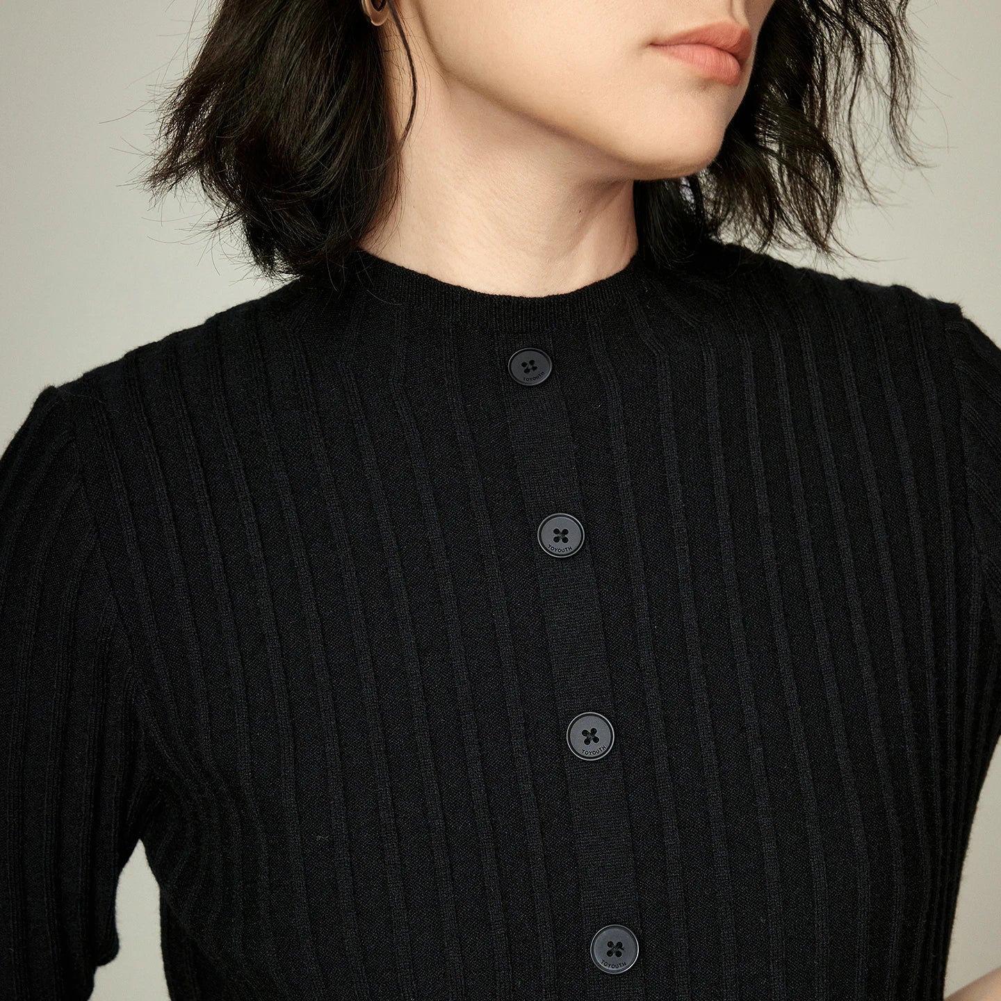 Robe Pull Femme – Maille Épaisse, Coupe Slim et Affinante, Noir Élégant
