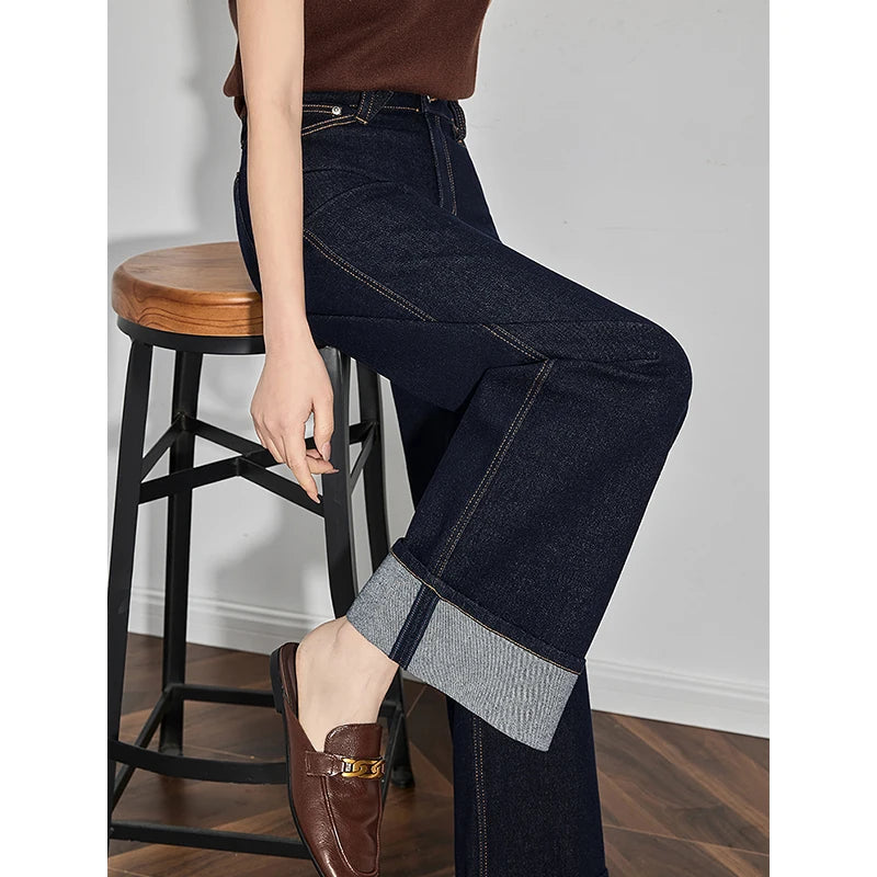 Jean femme coupe droite large avec ourlet retroussé