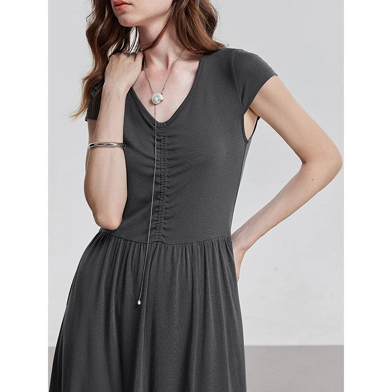 Robe femme élégante d’été coupe fluide chic et raffinée