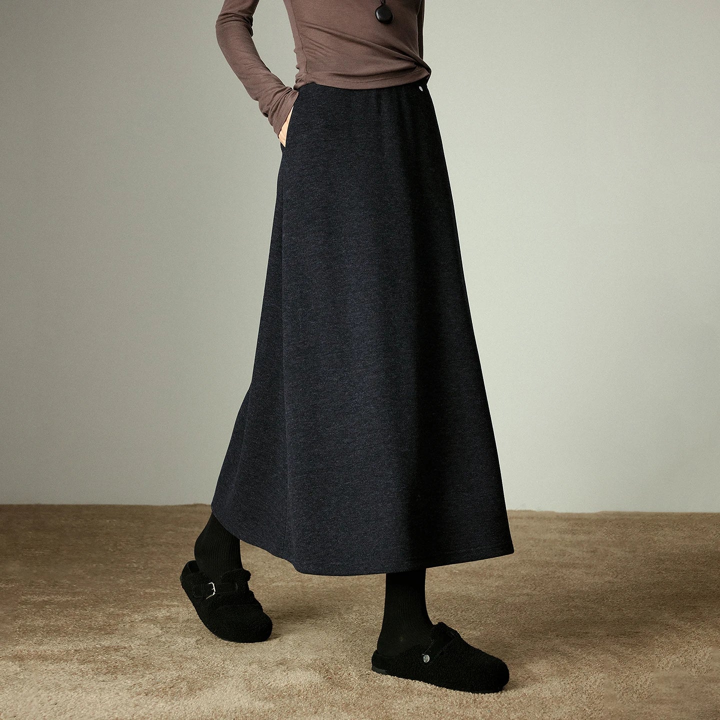 Women's Black Midi Skirt – Elastic Waist, A-Line Umbrella Cut, Elegant Wool & Acetate