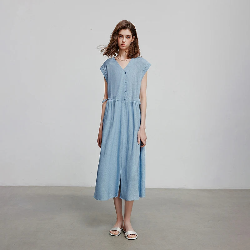 Elegant women's summer dress with a chic and feminine flowing cut