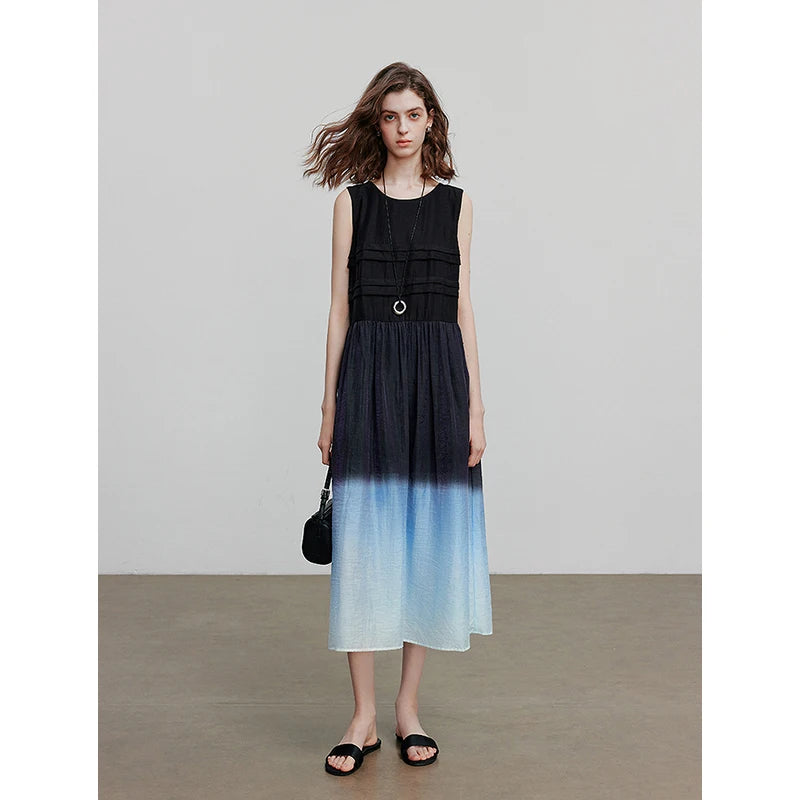 Elegant women's summer dress with a chic and feminine flowing cut