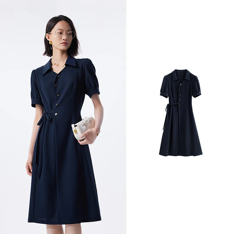 Damenkleid mit Schnürgürtel, Hemdkragen und Puffärmeln in Marineblau